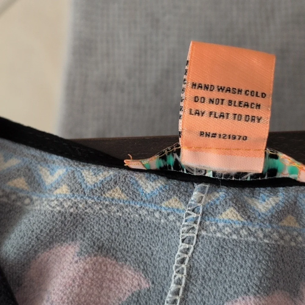 Flying Tomato kimono style blouse, size XS. Floral. - Picture 7 of 10